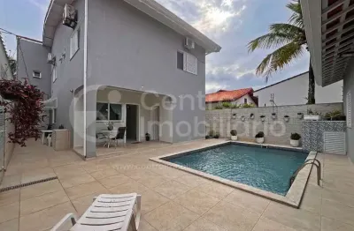 Casa à venda com piscina e 5 quartos em peruíbe, no bairro jardim beira mar