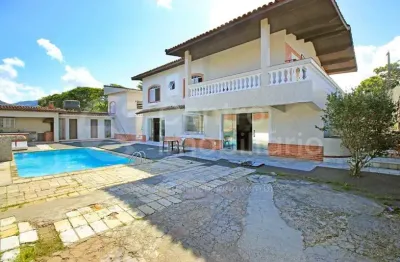 Casa à venda com piscina e 4 quartos em peruíbe, no bairro centro