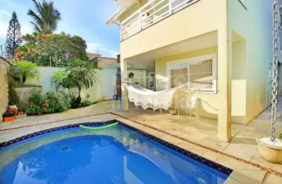 Casa à venda com piscina e 4 quartos em peruíbe, no bairro jardim ribamar