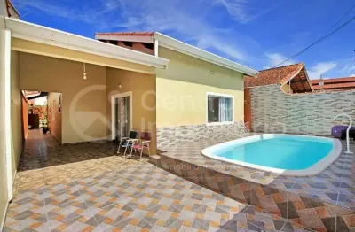 Casa à venda com piscina e 3 quartos em peruíbe, no bairro balneario josedy