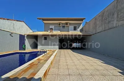 Casa à venda com piscina e 3 quartos em peruíbe, no bairro jardim três marias