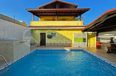 Casa à venda com piscina e 4 quartos em peruíbe, no bairro maria h novaes