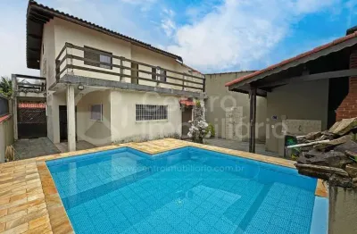 Casa à venda com piscina e 3 quartos em peruíbe, no bairro balneário casa blanca