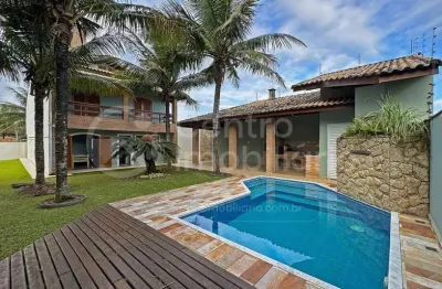 Casa à venda com piscina e 6 quartos em peruíbe, no bairro maria h novaes