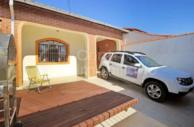 Casa à venda com piscina e 2 quartos em peruíbe, no bairro balneario sao joao batista