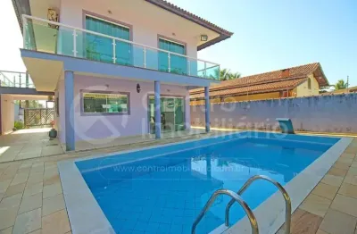 Casa à venda com piscina e 4 quartos em peruíbe, no bairro jardim três marias