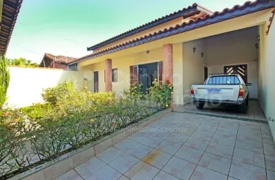 Casa à venda com 3 quartos em peruíbe, no bairro balneario sao joao batista