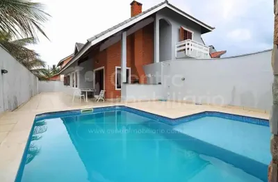 Casa à venda com piscina e 4 quartos em peruíbe, no bairro parque balneario oasis