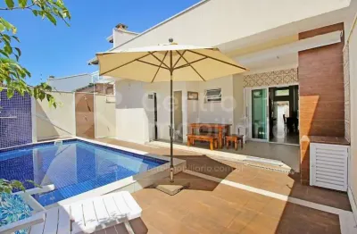 Casa à venda com piscina e 3 quartos em peruíbe, no bairro balneário casa blanca