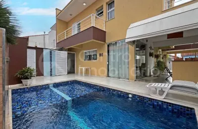 Casa à venda com piscina e 4 quartos em peruíbe, no bairro jardim imperador