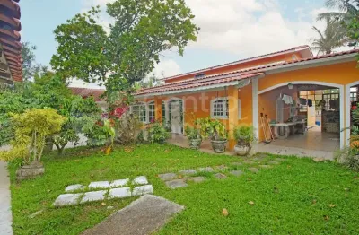 Casa à venda com piscina e 8 quartos em peruíbe, no bairro estancia antonio novaes