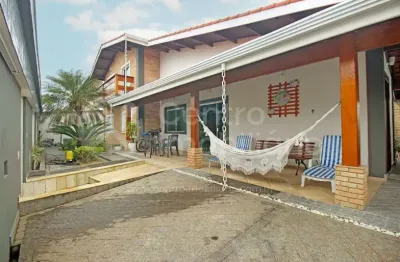 Casa à venda com piscina e 4 quartos em peruíbe, no bairro stella maris