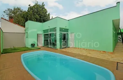 Casa à venda com piscina e 3 quartos em peruíbe, no bairro stella maris