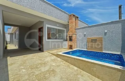 Casa à venda com piscina e 2 quartos em peruíbe, no bairro balneario sao joao batista