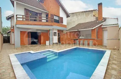 Casa à venda com piscina e 3 quartos em peruíbe, no bairro cidade nova peruíbe