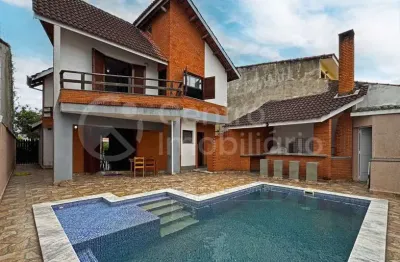 Casa à venda com piscina e 3 quartos em peruíbe, no bairro cidade nova peruíbe