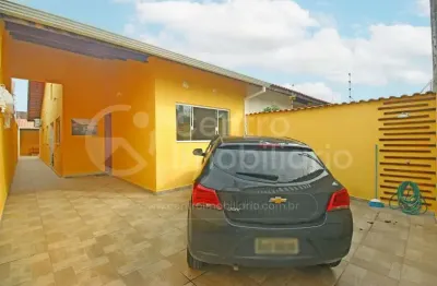 Casa à venda com piscina e 2 quartos em peruíbe, no bairro cidade nova peruíbe