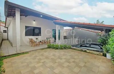 Casa à venda com piscina e 2 quartos em peruíbe, no bairro jardim dos prados