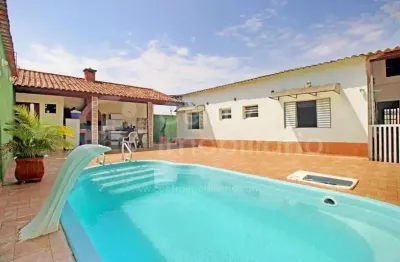 Casa à venda com piscina e 2 quartos em peruíbe, no bairro parque turistico