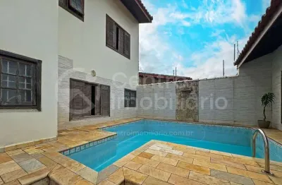 Casa à venda com piscina e 4 quartos em peruíbe, no bairro cidade nova peruíbe