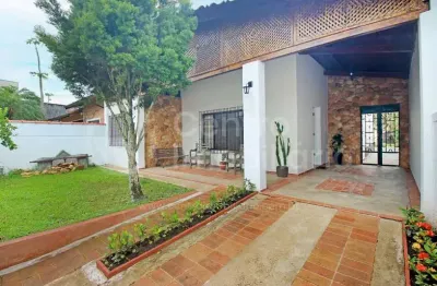 Casa à venda com piscina e 3 quartos em peruíbe, no bairro balneario josedy