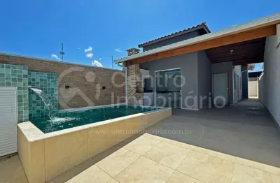 Casa à venda com piscina e 2 quartos em peruíbe, no bairro flora rica