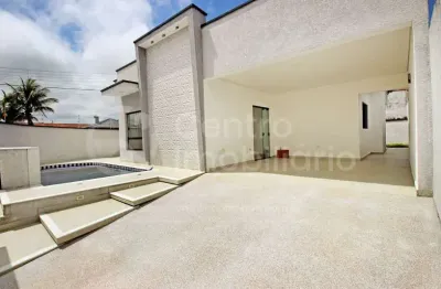 Casa à venda com piscina e 3 quartos em peruíbe, no bairro parque turistico