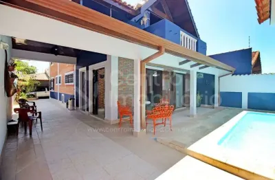 Casa à venda com piscina e 4 quartos em peruíbe, no bairro cidade nova peruíbe