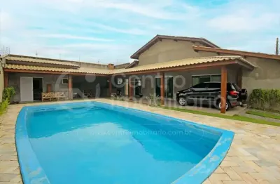 Casa à venda com piscina e 4 quartos em peruíbe, no bairro balneario florida