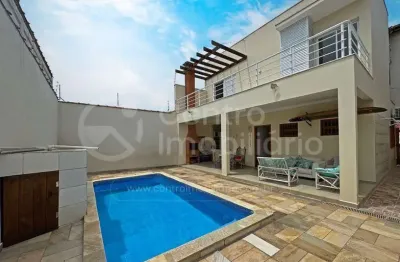Casa à venda com piscina e 4 quartos em peruíbe, no bairro estancia sao jose