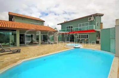 Casa à venda com piscina e 2 quartos em peruíbe, no bairro estancia sao jose