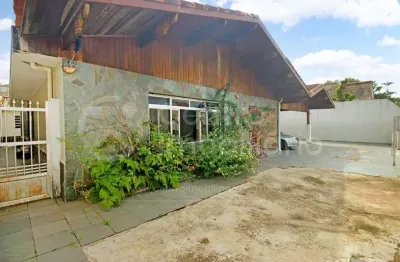 Casa à venda com piscina e 4 quartos em peruíbe, no bairro centro