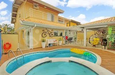 Casa à venda com piscina e 4 quartos em peruíbe, no bairro balneario sambura