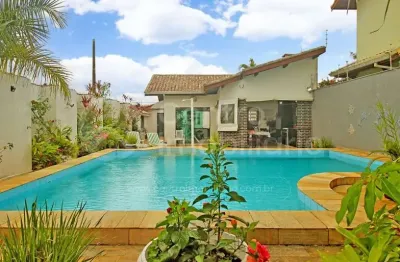 Casa à venda com piscina e 3 quartos em peruíbe, no bairro jardim imperador