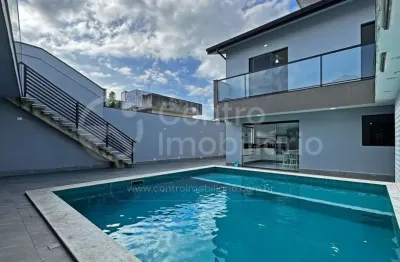 Casa à venda com piscina e 5 quartos em peruíbe, no bairro jardim ribamar