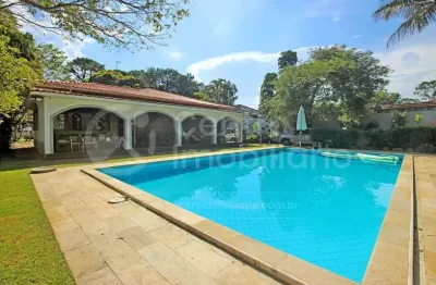 Casa à venda com piscina e 3 quartos em peruíbe, no bairro centro