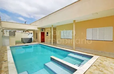 Casa à venda com piscina e 4 quartos em peruíbe, no bairro maria h novaes