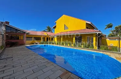 Casa à venda com piscina e 5 quartos em peruíbe, no bairro balneário casa blanca