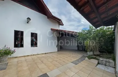 Casa à venda com 3 quartos em peruíbe, no bairro belmira novaes