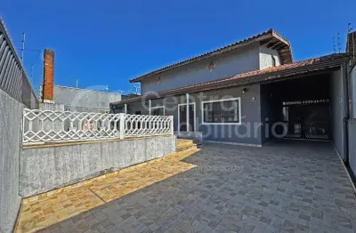 Casa à venda com piscina e 3 quartos em peruíbe, no bairro balneario florida