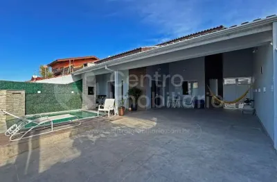 Casa à venda com piscina e 4 quartos em peruíbe, no bairro parque balneario oasis