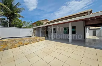 Casa à venda com piscina e 3 quartos em peruíbe, no bairro stella maris