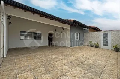 Casa à venda com 3 quartos em peruíbe, no bairro belmira novaes