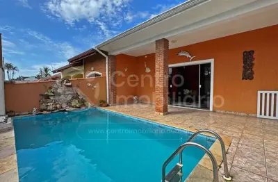 Casa à venda com piscina e 3 quartos em peruíbe, no bairro parque balneario oasis