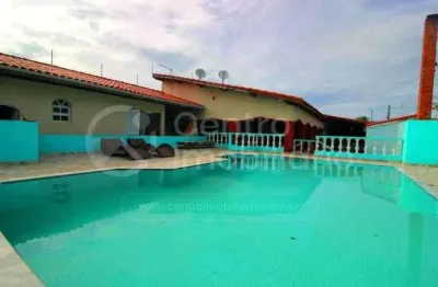 Casa à venda com piscina e 2 quartos em peruíbe, no bairro cidade balneária nova peruíbe