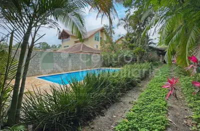Casa à venda com piscina e 2 quartos em peruíbe, no bairro quinta do guarau
