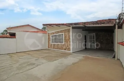 Casa com 4 quartos à venda no Balneário Stella Maris, Peruíbe 