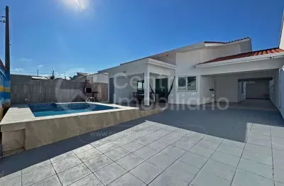 Casa à venda com piscina e 4 quartos em peruíbe, no bairro estancia sao jose