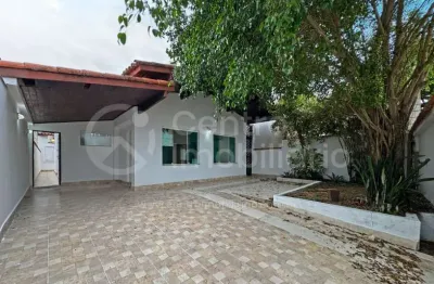 CASA à venda com 3 quartos em Peruíbe, no bairro Parque Balneario Oasis