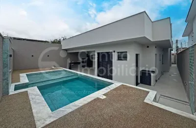 Casa à venda com piscina e 3 quartos em peruíbe, no bairro cidade nova peruíbe
